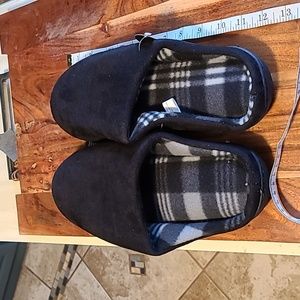 Nwt black slippers with memory foam